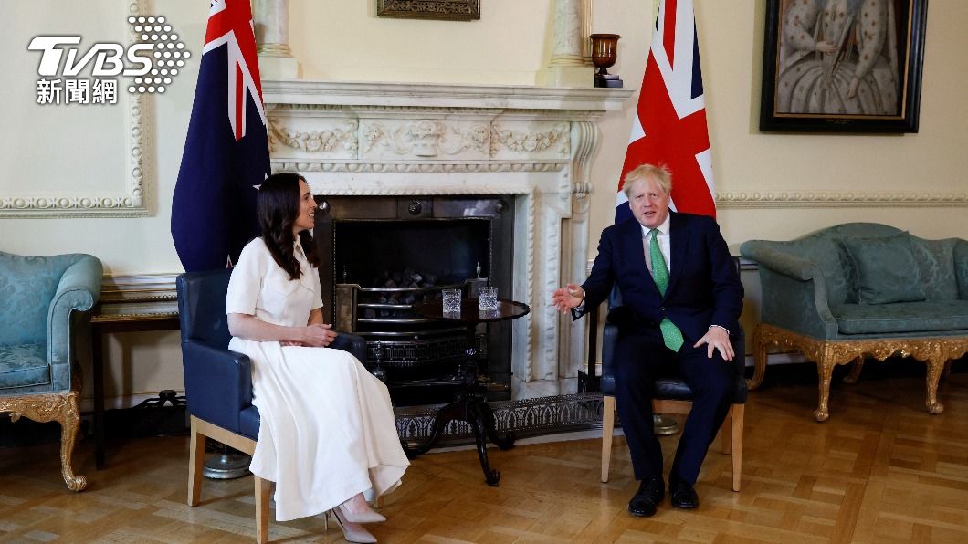 紐西蘭總理阿爾登與英國首相強生會晤。（圖／達志影像美聯社） 英紐聯合聲明關切台海局勢　重申南海自由航行權