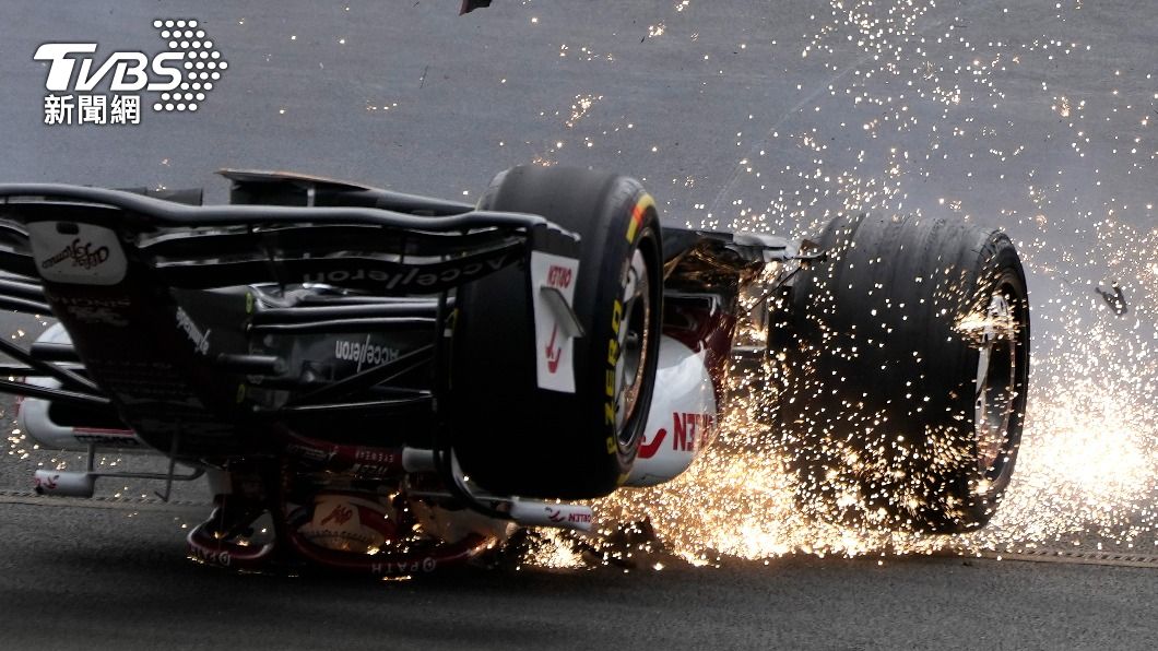 F1中國車手周冠宇起跑後不久就遭遇嚴重車禍。（圖／達志影像美聯社）