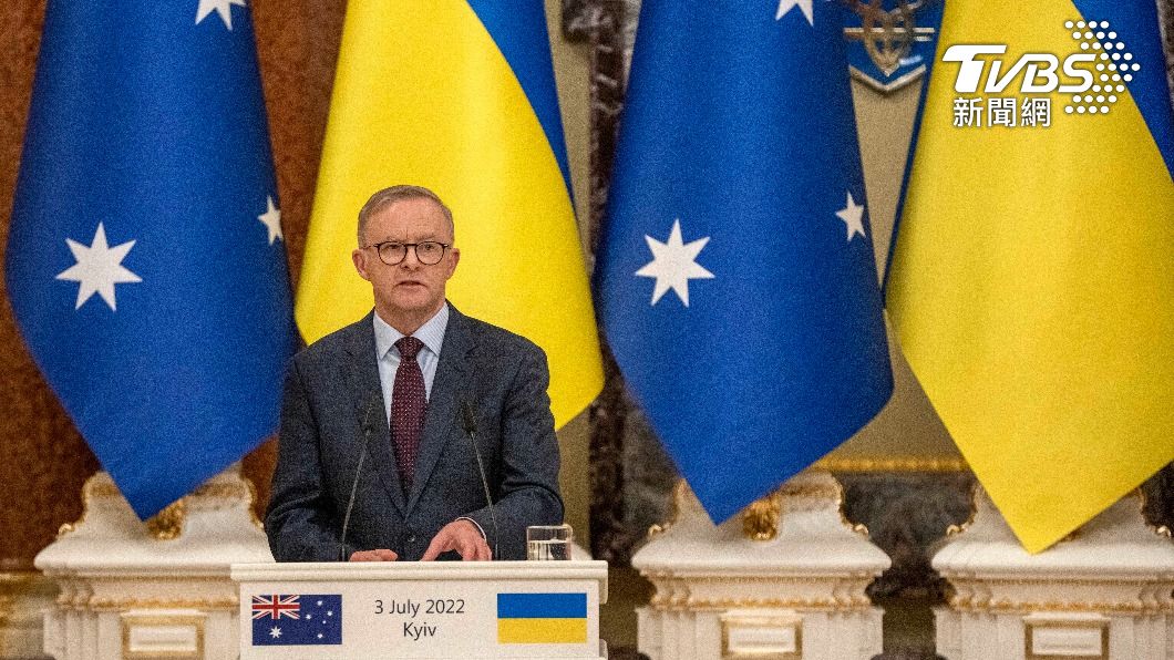 澳洲總理艾班尼斯在基輔會見烏克蘭總統澤倫斯基。（圖／達志影像美聯社） 澳洲總理首訪烏克蘭　承諾提供裝甲車和無人機