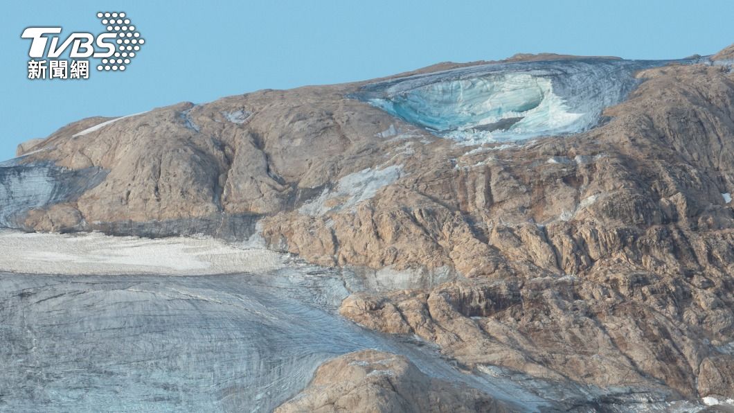 義大利馬爾莫拉達山冰川崩塌。（圖／達志影像路透社） 義大利山區冰川崩落釀6死8傷　疑創紀錄高溫所致