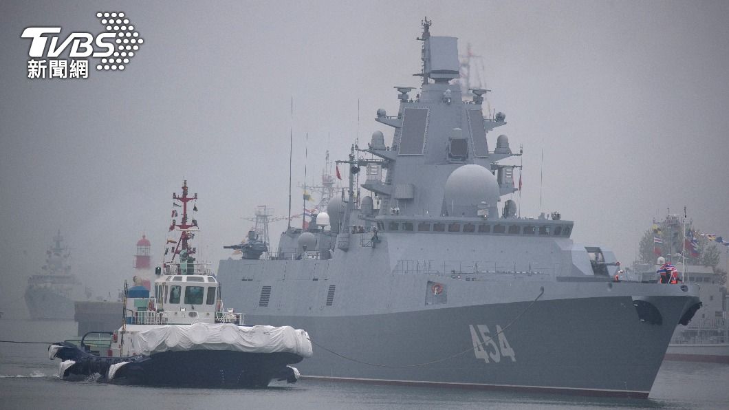 俄羅斯護衛艦準備停靠在中國山東省青島市的一個港口。（示意圖／達志影像美聯社）