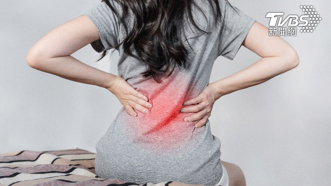 不少民眾常常會有肩頸痠痛、腰酸背痛等問題。（示意圖／shutterstock達志影像） 不是姿勢不良！腰痠背痛是「這因素」　醫授1關鍵改善