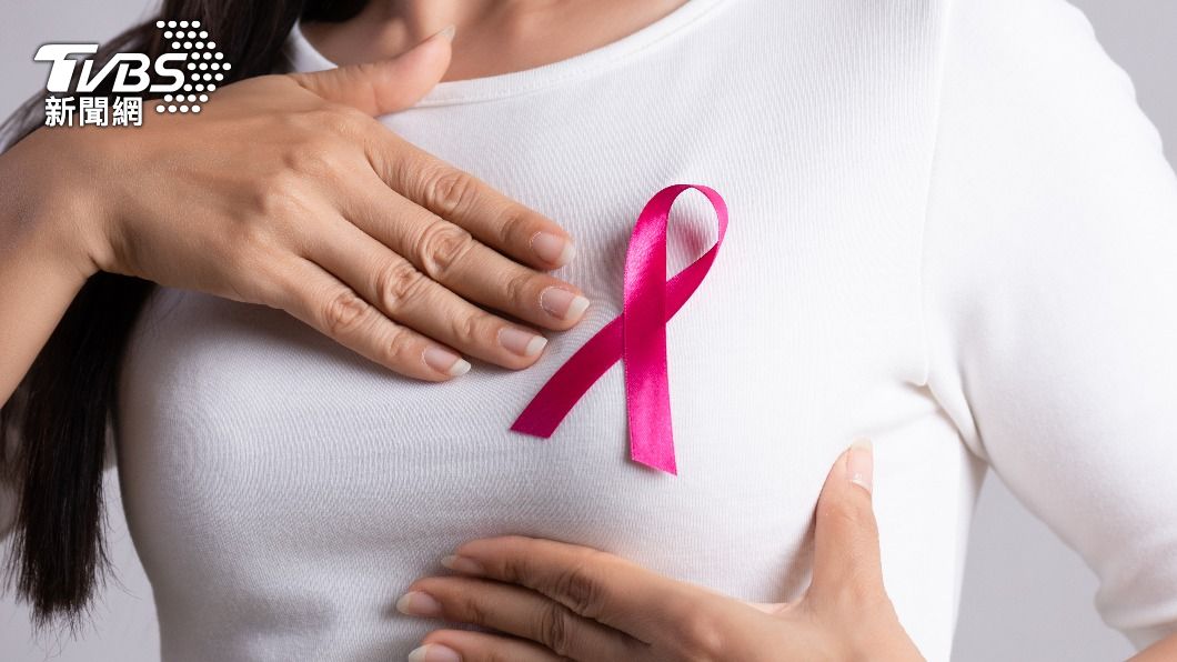 醫師呼籲有乳癌家族史的女性要提早10年篩檢。（示意圖，非當事人／shutterstock達志影像） 教2招提早發現乳癌！　醫：「這族群」需提早篩檢