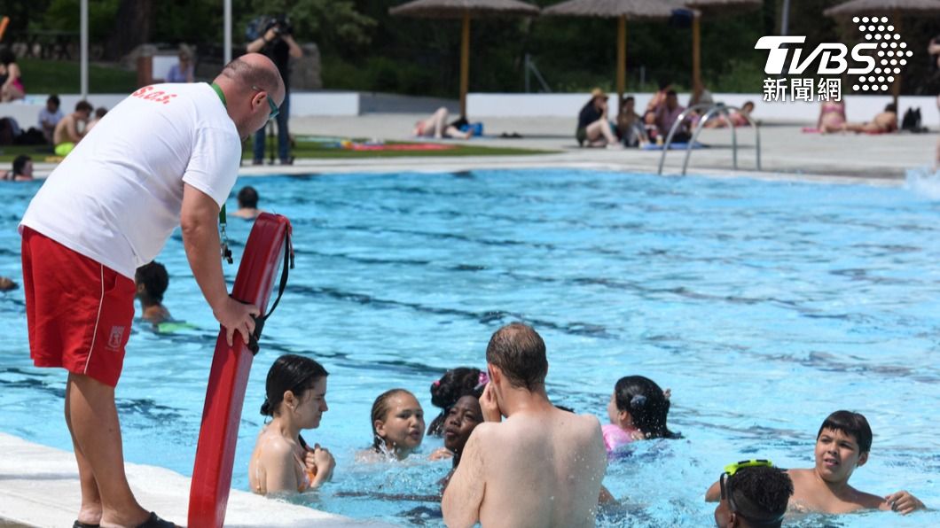 陷入人力荒，美國多達1/3游泳池因請不到合格救生員被迫關門。（圖/達志影像美聯社）
