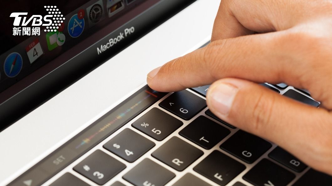 Touch Bar觸控列曾是Macbook Pro的招牌特色，如今正式走入歷史。（示意圖／shutterstock 達志影像）