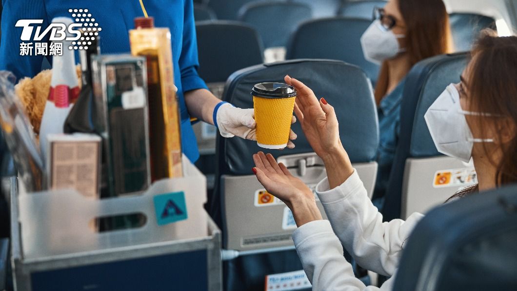許多人在搭飛機時會擔心座位是否有較高染疫風險。（示意圖／shutterstock達志影像）