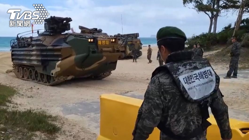 美韓墨聯軍兩棲演訓，「跳島戰術」以陸制海火力封鎖中共沿岸（圖／TVBS）