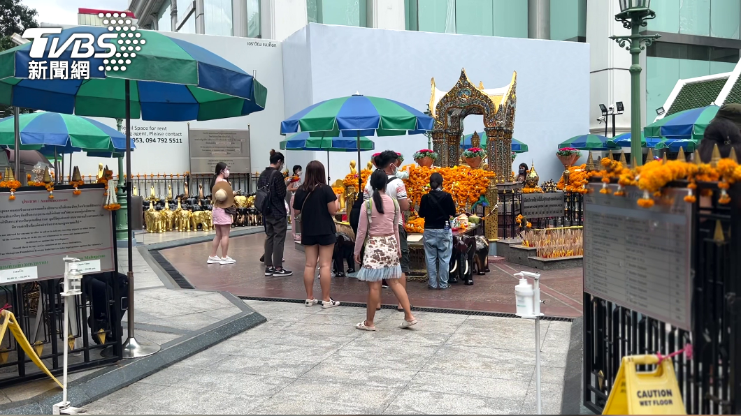 曼谷四面佛出現觀光客人潮。（圖／葉韋辰攝）