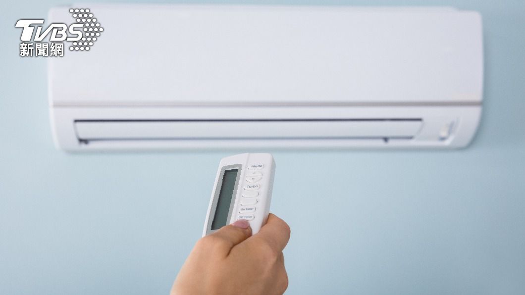 網友推薦降溫神器，搭配電風扇根本不需要開冷氣。（示意圖／shutterstock達志影像）