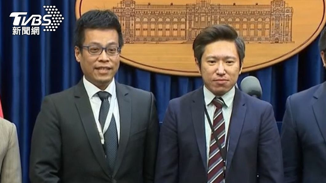 新任總統府副秘書長黃重諺（左）與總統辦公室主任張惇涵。（資料圖／TVBS）