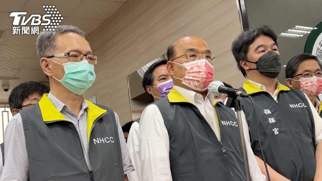 行政院長蘇貞昌今（19）日一早也特別到疾管署出席「嚴重特殊傳染性肺炎中央流行疫情指揮中心」擴大防疫會議。（圖／TVBS）