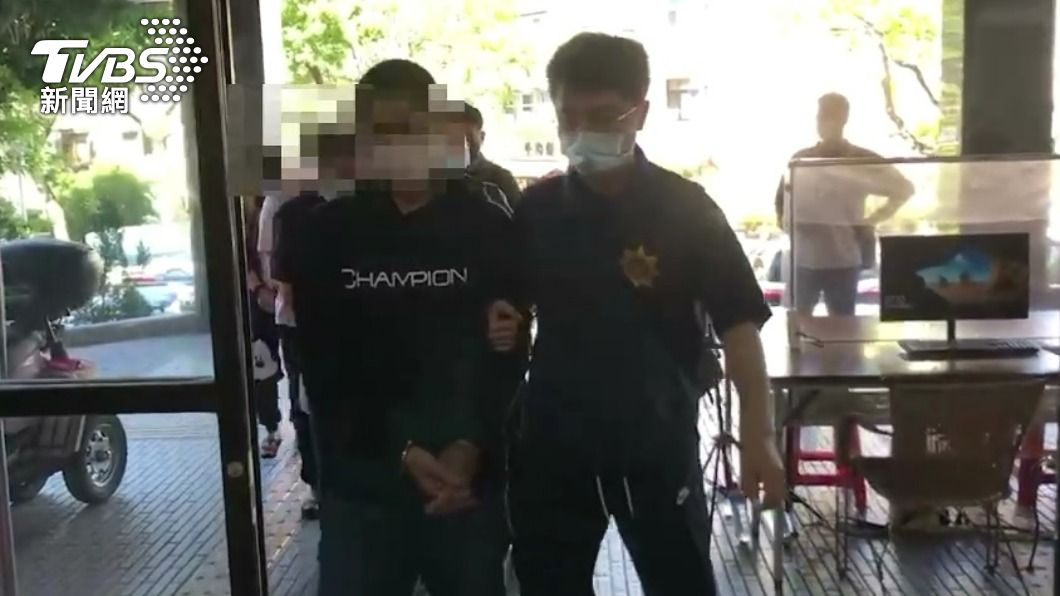 松山警方逮捕12人。（圖／TVBS）