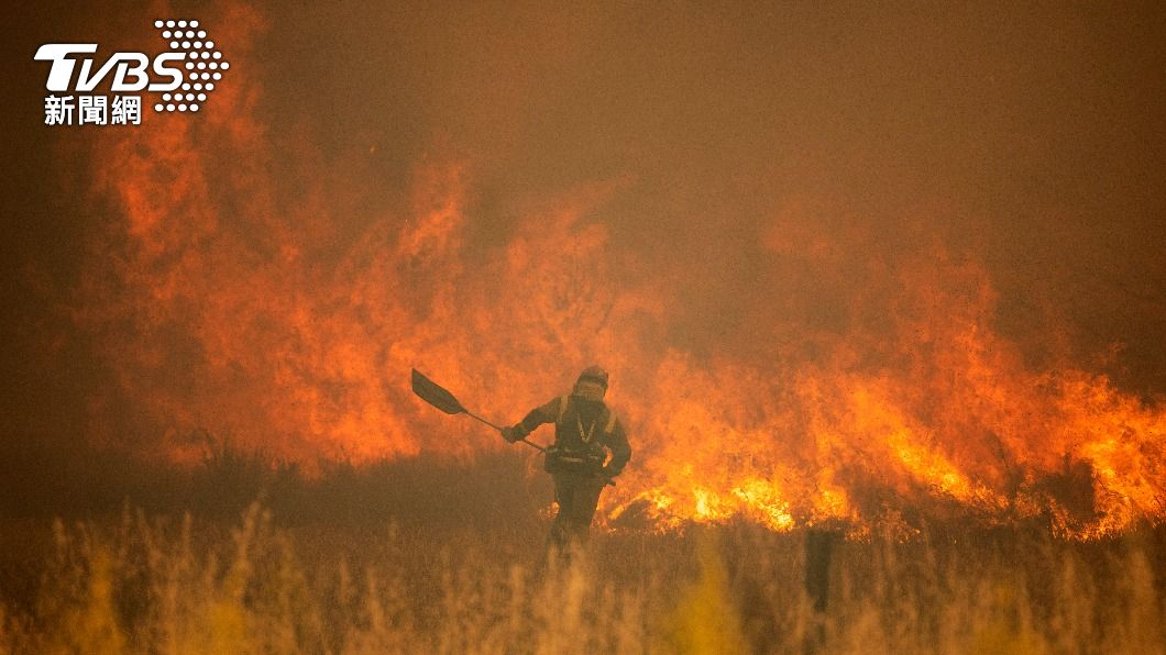 西班牙18日發生嚴重森林大火。（圖／達志影像美聯社）
