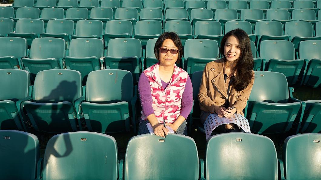 資深體育記者黃麗華（左）、中央社體育記者謝靜雯（右）。（圖片來源：Women in Sports / Billy Dai）