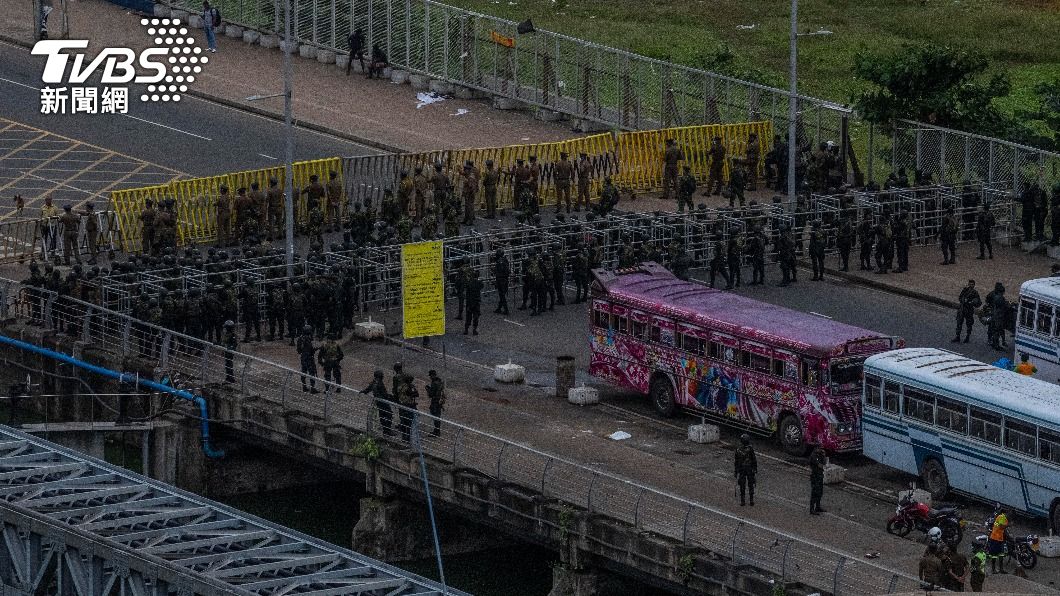 斯里蘭卡新總統動用軍隊驅離示威群眾。（圖／達志影像美聯社）