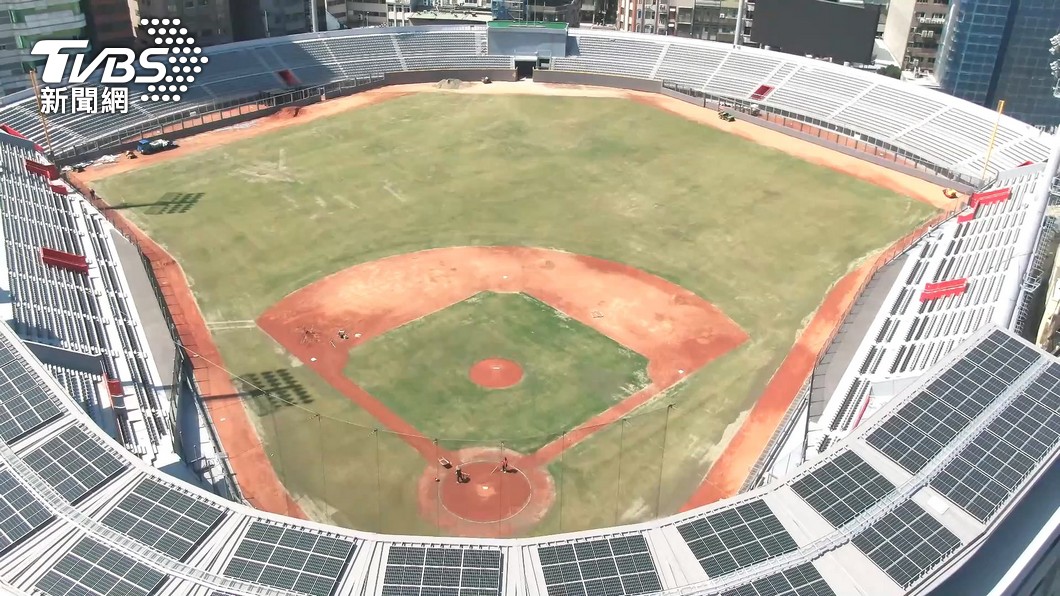 新竹棒球場整建昨風光重啟。（圖／TVBS）