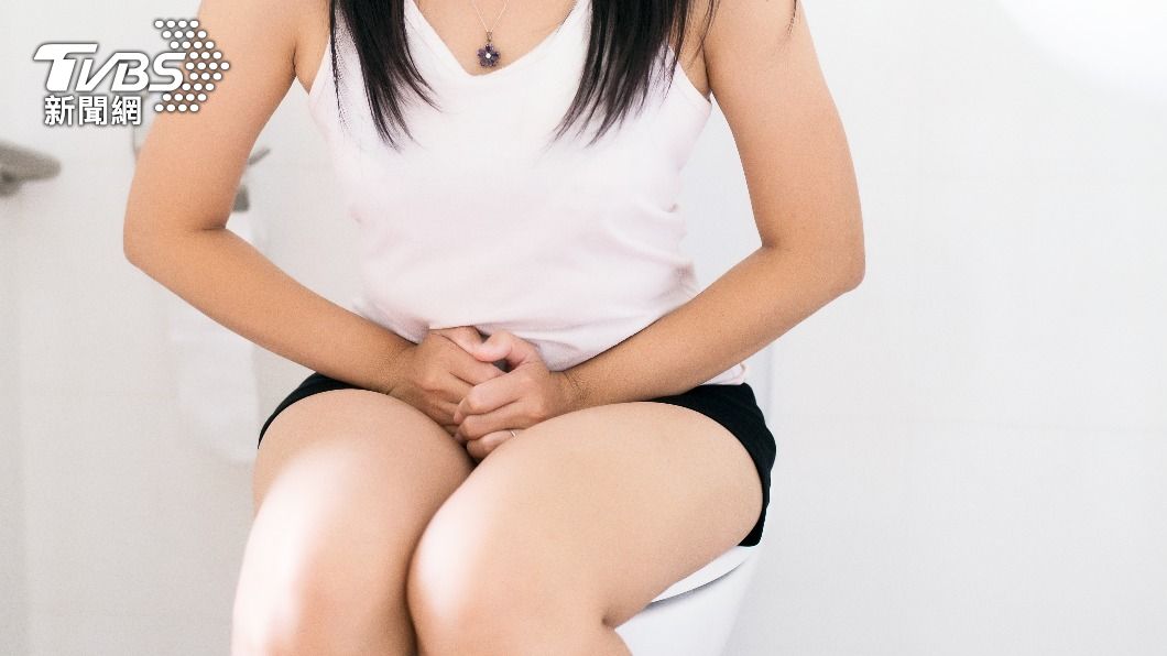 英國一名22歲女子日前突感肚子痛上廁所結果卻驚呆了。（示意圖／shutterstock達志影像）