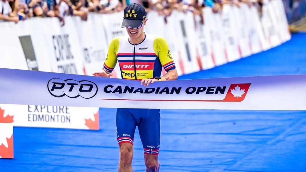 艾登戴著順澤宮帽拿下鐵人三項加拿大公開賽冠軍。（圖／翻攝自Gustav Iden Instagram）