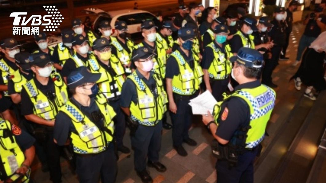 台中市警察局動員大批警力執行肅槍專案。（圖／中央社）