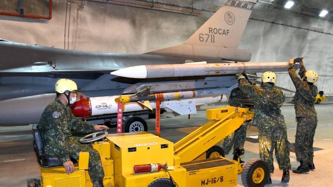 我空軍F16戰機也使用AIM-9X響尾蛇飛彈。（圖／中華民國空軍臉書專頁）