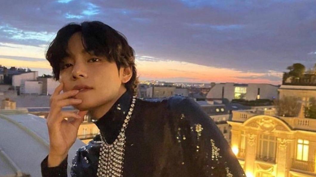 キム・テヒョン(V)は、彼のハンサムさと人気に正比例しています。 (写真/キム・テヒョンIG撮影)2022年の最もハンサムな男性スタートップ10のランキングが公開されました! リストの「防弾少年団」の2人のメンバー