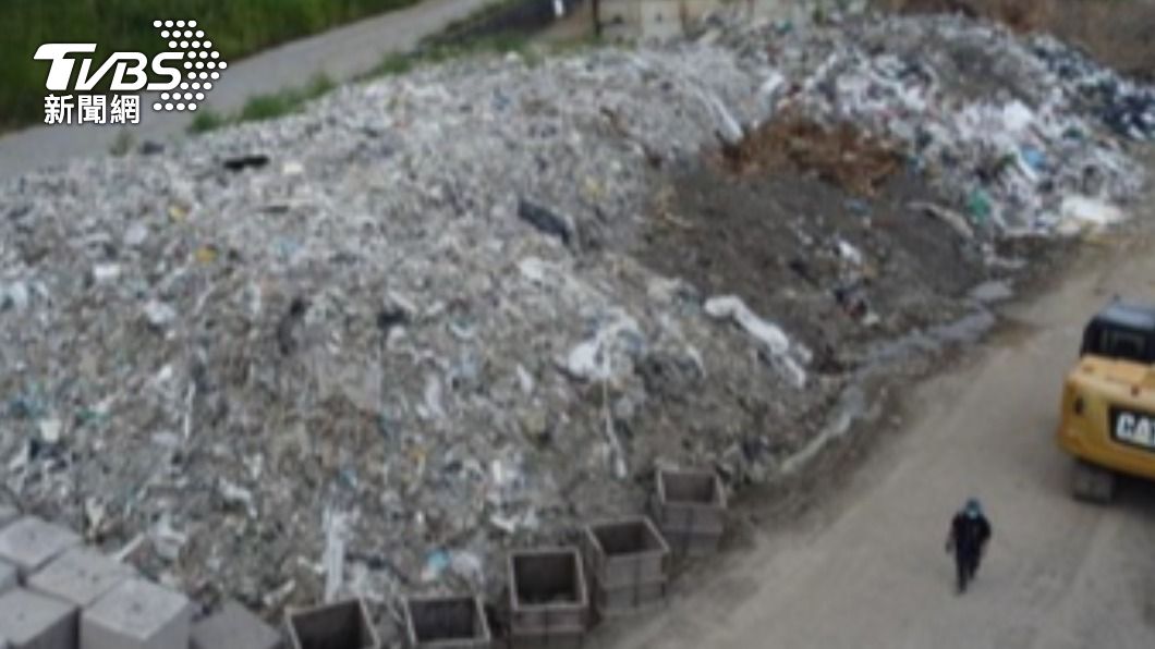 台中市后里區某廠區遭違法傾倒廢棄物。（圖／中央社）