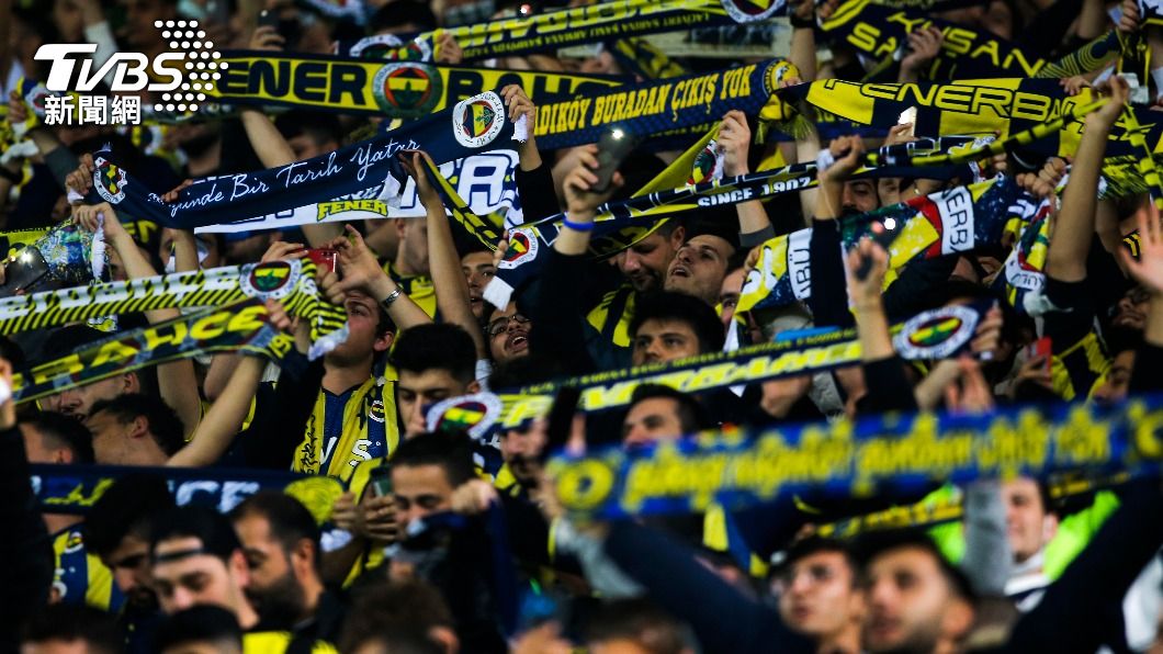 土耳其「費內巴切」球迷在賽中朝烏克蘭球員大喊俄羅斯總統普欽的名字。（圖／達志影像路透社）