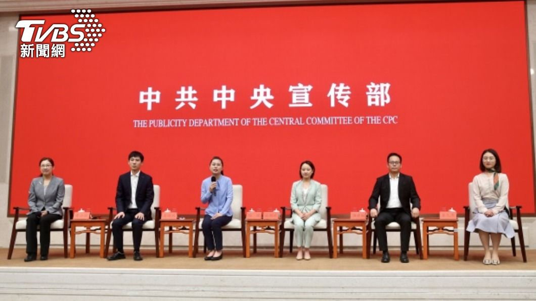 中共中宣部在北京舉行記者會，介紹高校畢業生「築夢基層」。（圖／中央社）