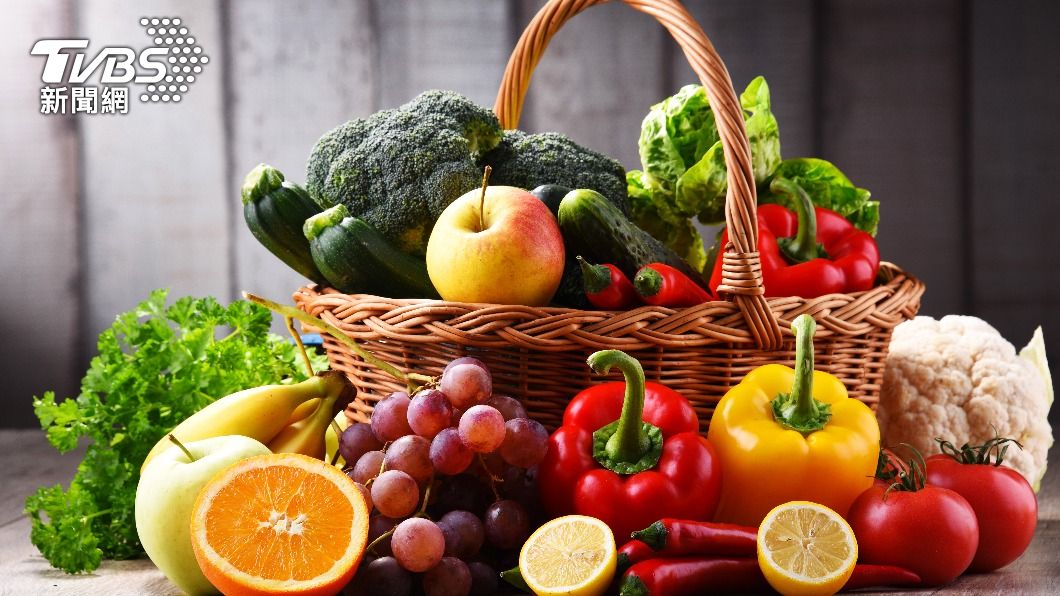 蔬果內含的維他命C是人體每日不可或缺的水溶性維生素之一。（示意圖／shutterstock達志影像）