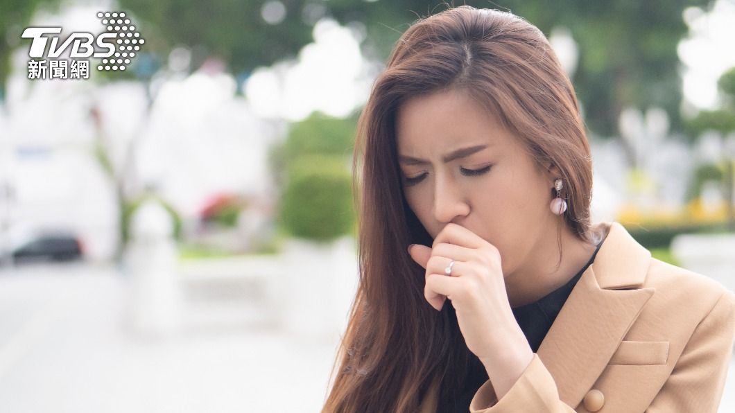 莫名咳嗽是「何杰金氏淋巴瘤」的症狀之一。（示意圖／shutterstock達志影像）