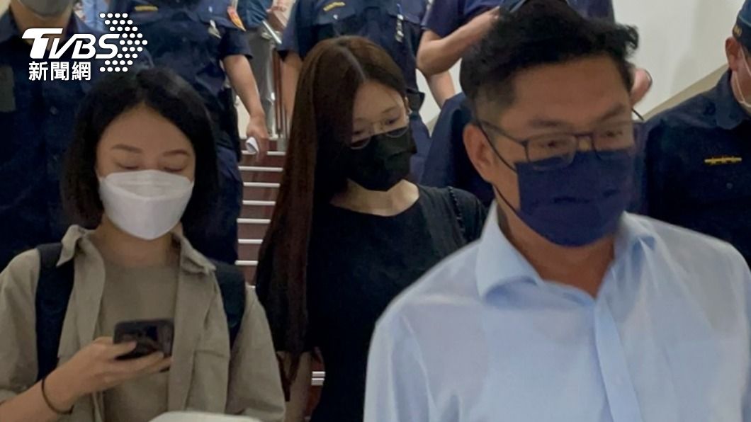 雞排妹2日到台北地方法院出庭。（圖／TVBS）