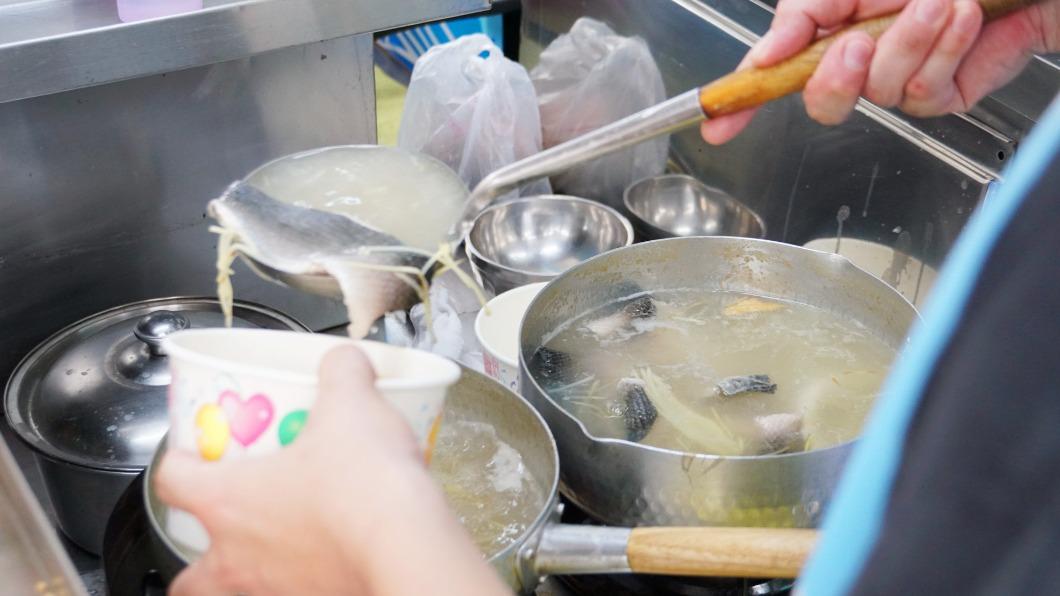 台南台商送百碗魚粥慶祝裴洛西來台。（圖／翻攝自郭鴻儀臉書）
