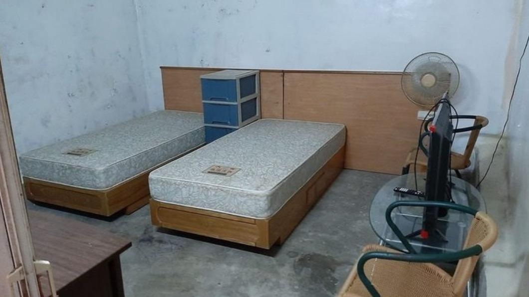 月組3500元的地下室房間。（圖／翻攝自蘇一峰臉書）