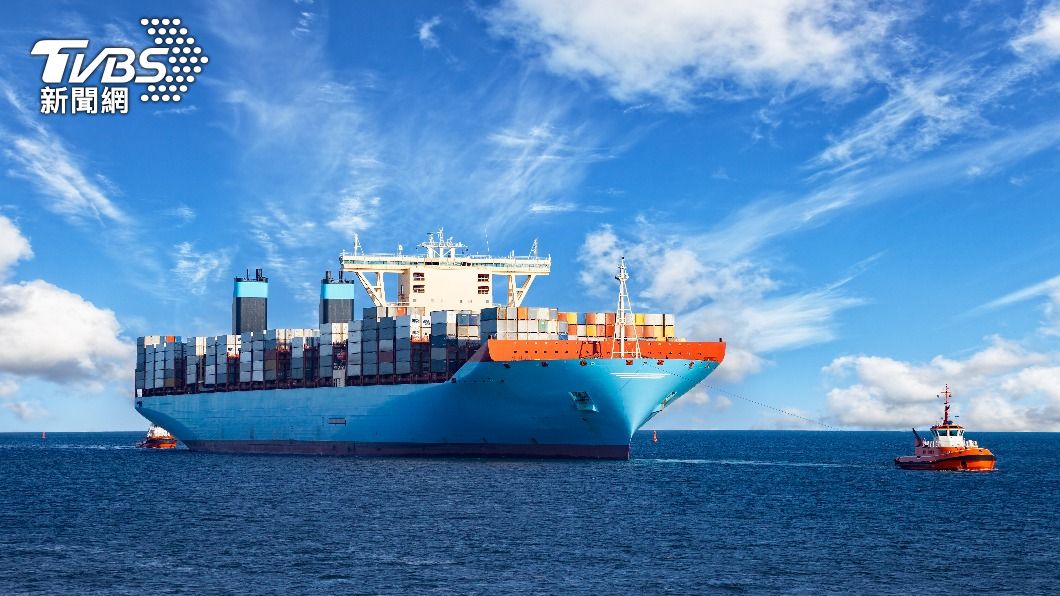 《彭博》報導指出，全球有48%貨櫃船隊、88%大型船隻必經台灣海峽。（示意圖／shutterstock 達志影像）