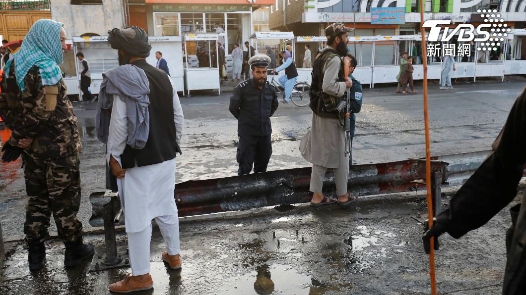 阿富汗首都喀布爾一條購物街今天發生炸彈攻擊事件。（圖／達志影像路透社）