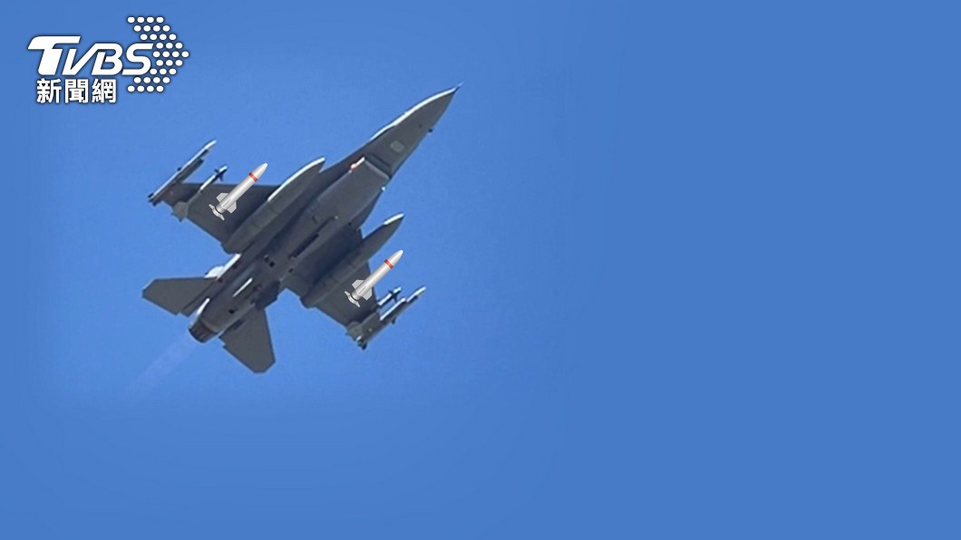 圖https://cc.tvbs.com.tw/img/upload/2022/08/07/20220807131507-9ee6afb3.jpg, 有關 "4架F-16V掛載'魚叉飛彈'待命!"