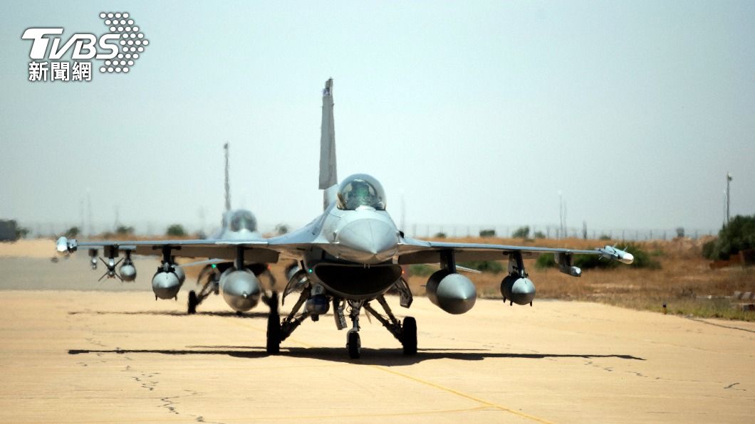 前往摩洛哥參與聯合軍演的美軍F-16戰機。（圖/達志影像美聯社）