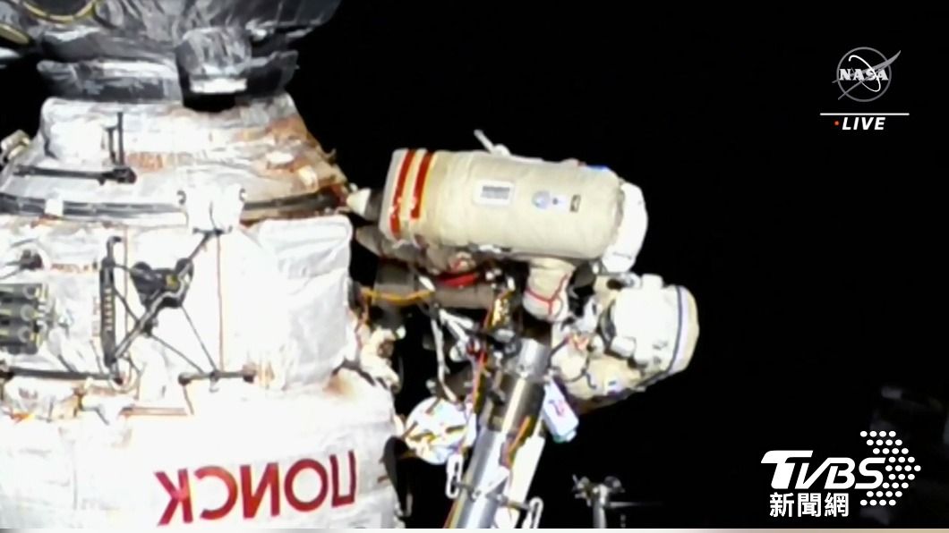執行站外太空漫步任務的俄羅斯太空人阿爾捷米耶夫。（圖/達志影像美聯社）