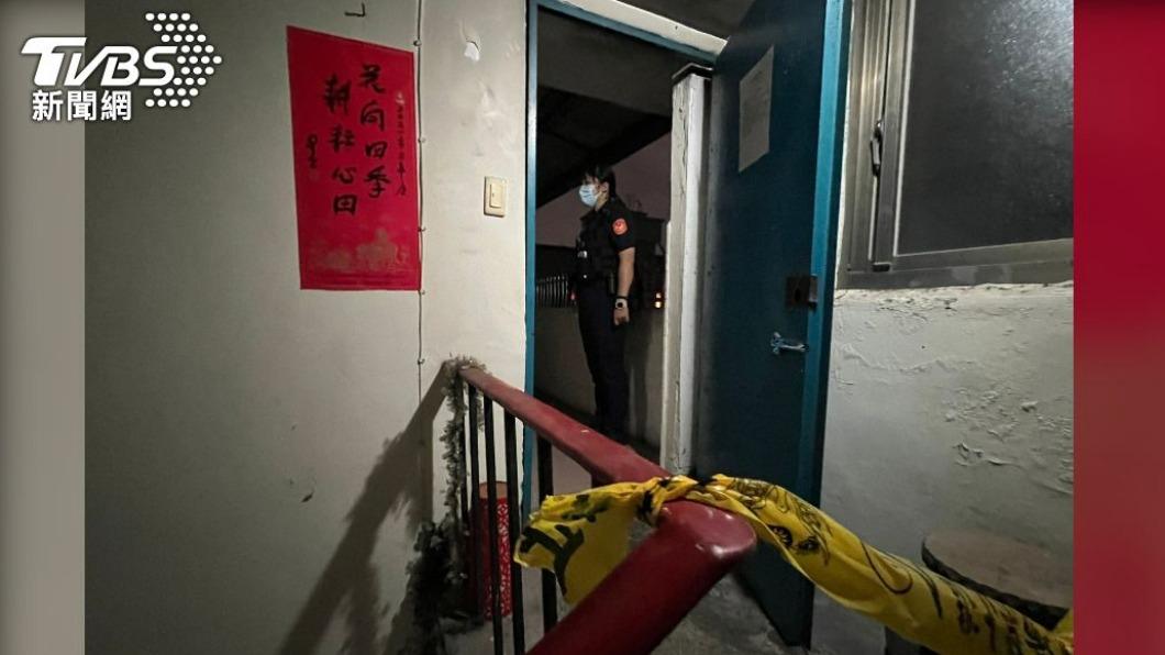 新北市新莊區昨日驚傳凶殺案，警方拉起封鎖線調查。（圖／TVBS）