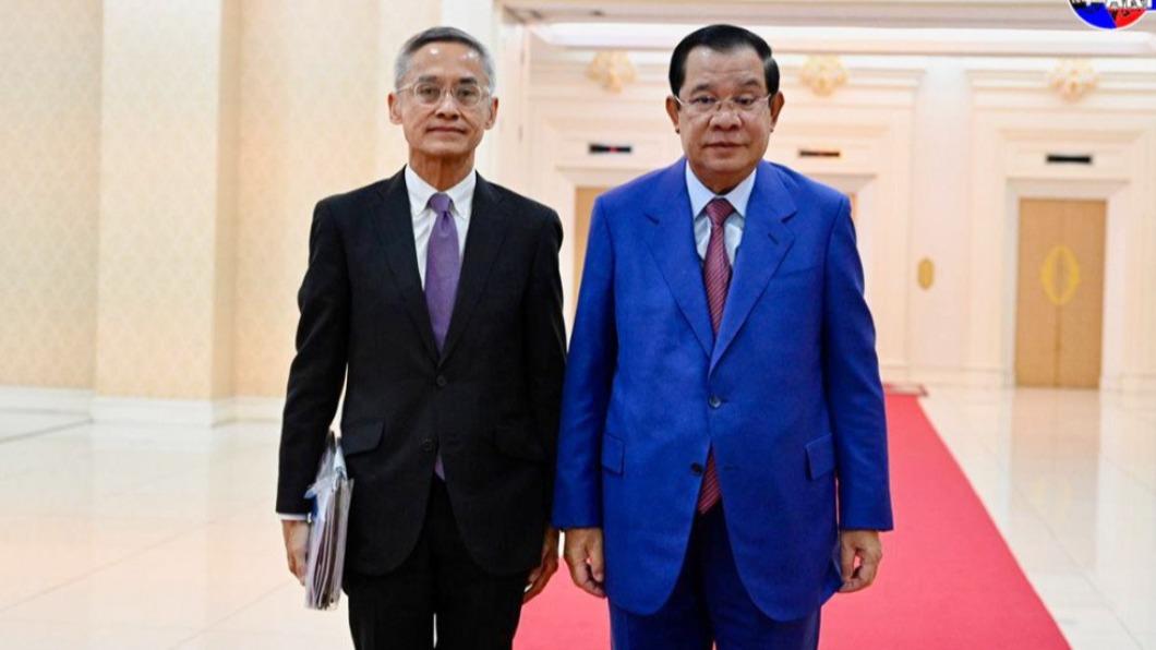 聯合國人權專員蒙丹蓬（左）訪問柬埔寨11天，與總理洪森等官員商討人口販賣等問題。（圖/翻攝自總理粉專）