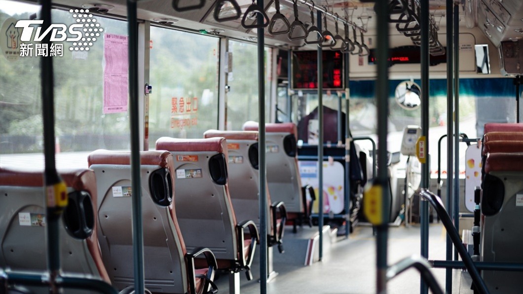 搭乘公車可用刷卡或是投幣方式付費。（示意圖／shutterstock達志影像）