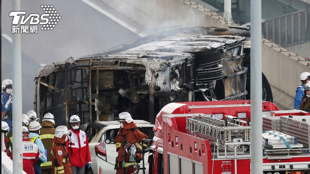 日本名古屋驚傳巴士翻覆起火意外。（圖／達志影像美聯社）