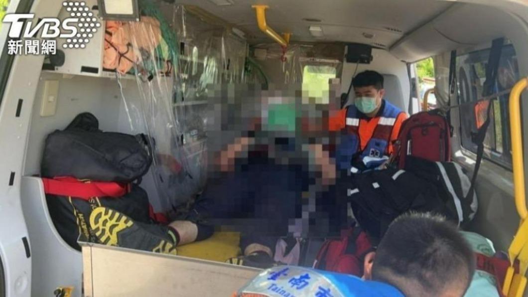 台南2名警員執勤中遭遇歹徒攻擊，送醫後雙雙不治。（圖／TVBS）