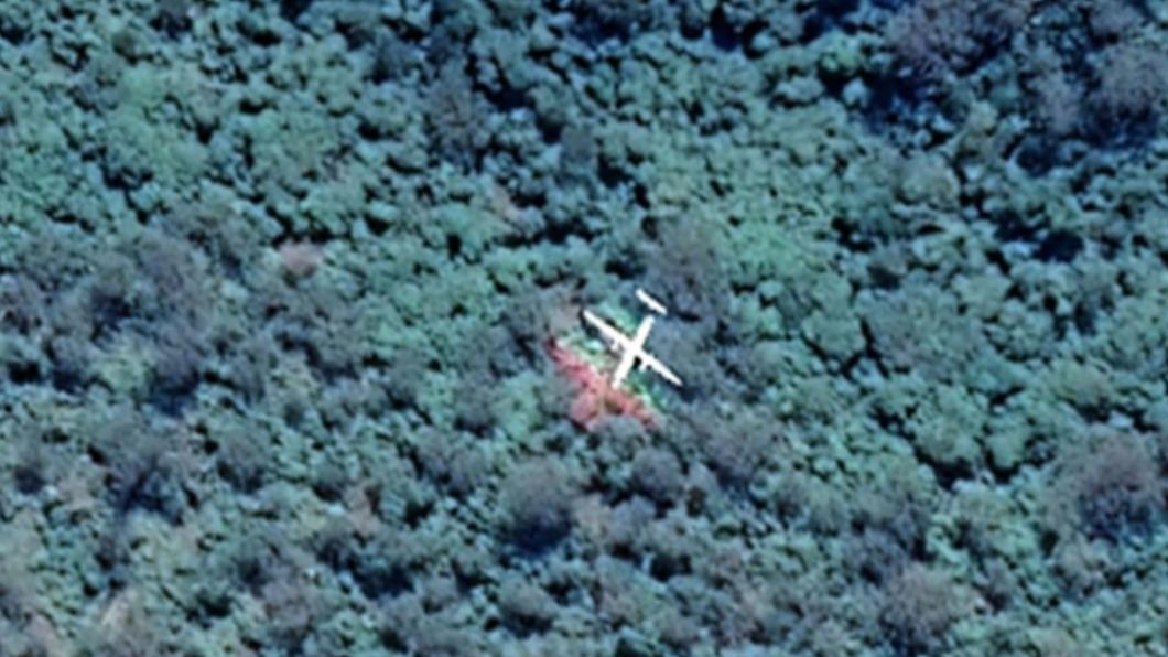 近日一名眼尖的網友打開谷歌（Google）地圖時，竟驚見一架客機疑似墜落在澳洲北部的雨林中。（圖／翻攝自每日郵報）