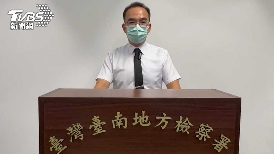 台南地檢署襄閱主任檢察官林仲斌說明相驗進度。（圖／TVBS）