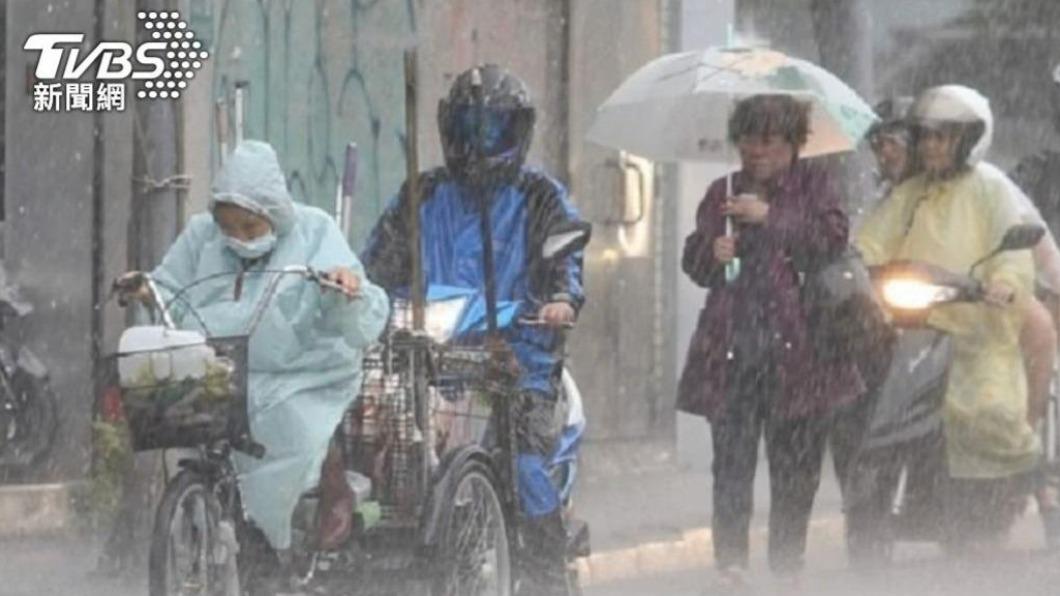 週末因東北風增強，東半部會出現豪大雨。（圖／TVBS資料畫面）