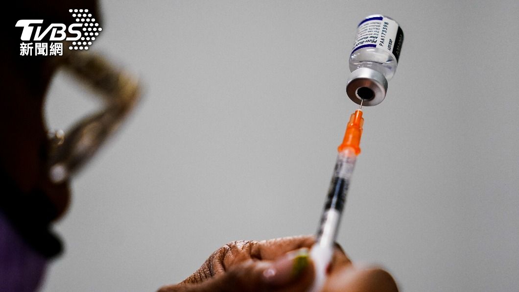 美國批准施打升級版COVID-19疫苗加強針。（圖／達志影像美聯社）