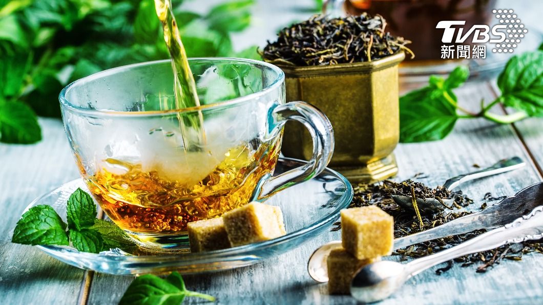 綠茶、紅茶是同一種茶葉，只是烘培的時間不同。（示意圖／shutterstock達志影像）