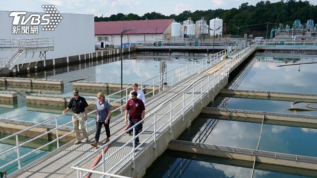 美國密西西比州的水廠處理系統遭洪水破壞。（圖／達志影像美聯社）
