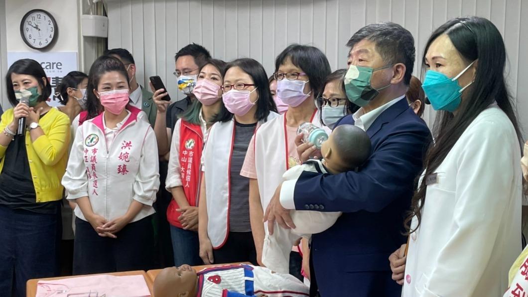 民進黨台北市長參選人陳時中今（7日）上午參訪月嫂訓練班。（圖/TVBS）